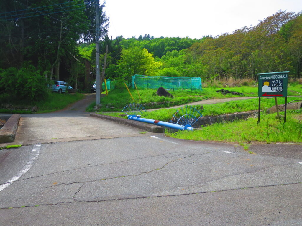 目印の看板と橋